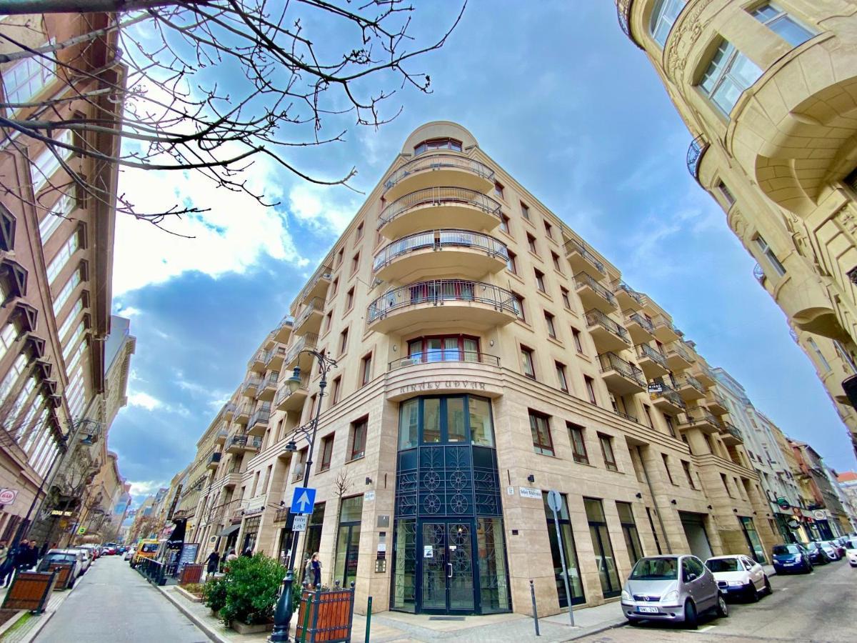 Downtown Vibe-Kiraly II Apts W Private Balcony Будапешт Экстерьер фото